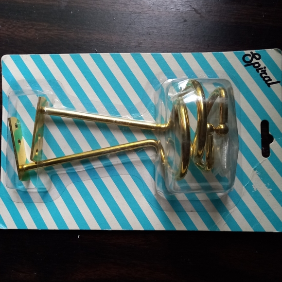 Valance hardware - Picture 2 of 3